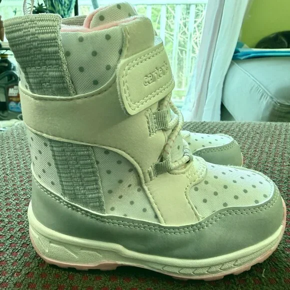 Girl's Snow Boots Size 8 Grey, White, & Pink Thick, Warm, and Sturdy CARTER'S - Picture 3 of 7